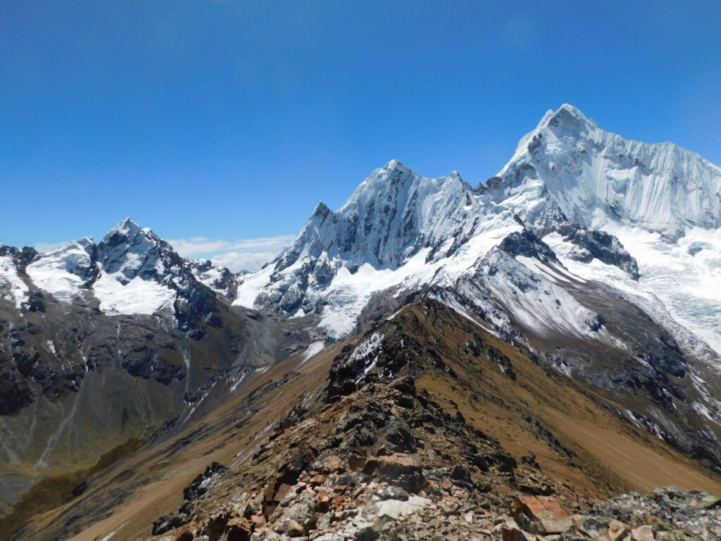 Rasac Punta, portezuelo ubicado entre el Tsacra Principal y el Rasac Oeste